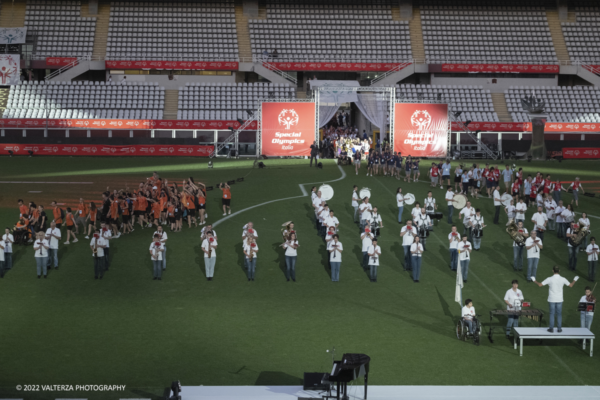 _DSF5660.jpg - 5/06/2022. Torino. Si sono aperti ufficialmente i XXXVII Giochi Nazionali Estivi Special Olympics di Torino 2022, la piÃ¹ grande manifestazione sportiva dedicata a persone con disabilitÃ  intellettive mai realizzata in Italia con 3000 atleti e 20 discipline sportive. Nella foto sfilata delle varie delegazioni di atleti