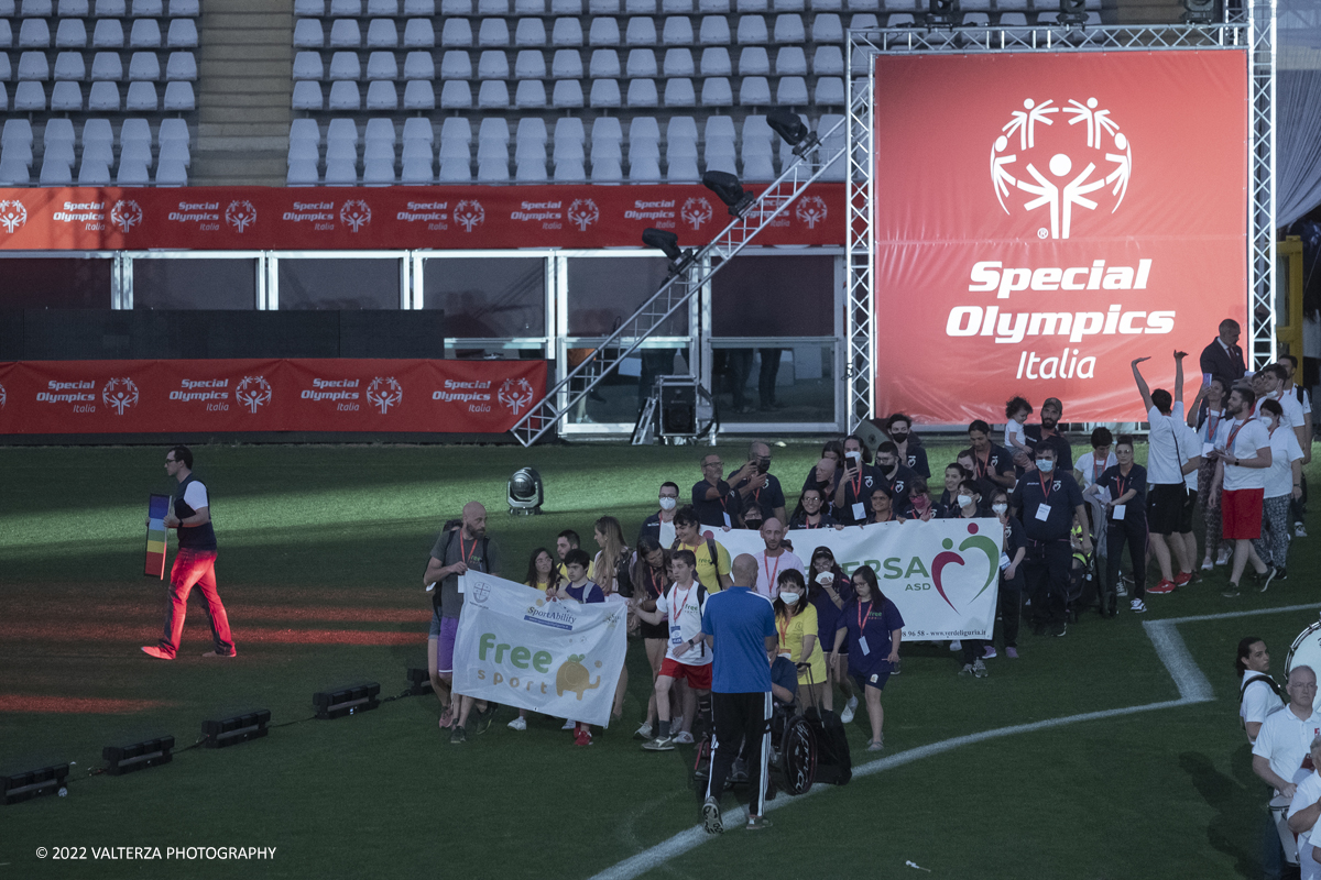 _DSF5684.jpg - 5/06/2022. Torino. Si sono aperti ufficialmente i XXXVII Giochi Nazionali Estivi Special Olympics di Torino 2022, la piÃ¹ grande manifestazione sportiva dedicata a persone con disabilitÃ  intellettive mai realizzata in Italia con 3000 atleti e 20 discipline sportive. Nella foto sfilata delle varie delegazioni di atleti