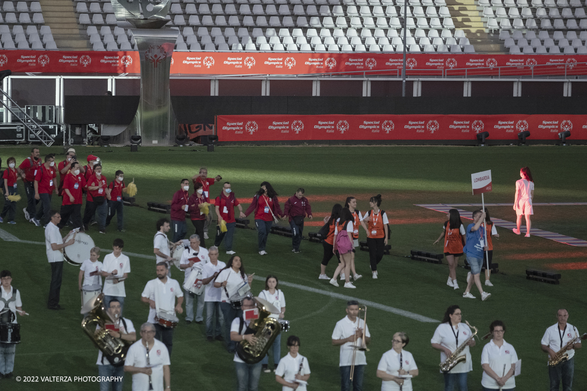 _DSF5699.jpg - 5/06/2022. Torino. Si sono aperti ufficialmente i XXXVII Giochi Nazionali Estivi Special Olympics di Torino 2022, la piÃ¹ grande manifestazione sportiva dedicata a persone con disabilitÃ  intellettive mai realizzata in Italia con 3000 atleti e 20 discipline sportive. Nella foto sfilata delle varie delegazioni di atleti