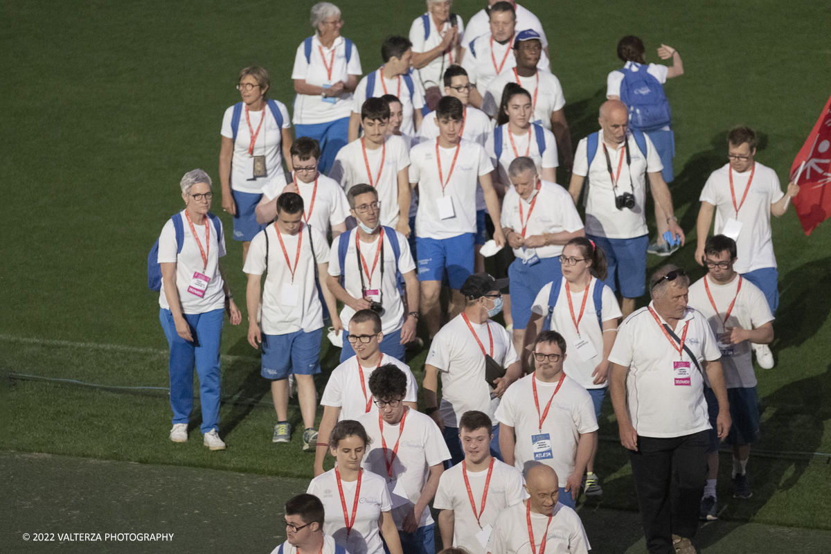 _DSF5790.jpg - 5/06/2022. Torino. Si sono aperti ufficialmente i XXXVII Giochi Nazionali Estivi Special Olympics di Torino 2022, la piÃ¹ grande manifestazione sportiva dedicata a persone con disabilitÃ  intellettive mai realizzata in Italia con 3000 atleti e 20 discipline sportive. Nella foto sfilata delle varie delegazioni di atleti