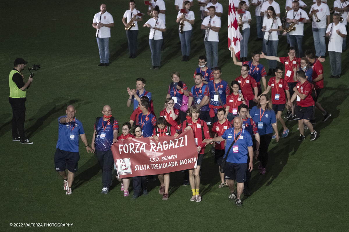 _DSF5873.jpg - 5/06/2022. Torino. Si sono aperti ufficialmente i XXXVII Giochi Nazionali Estivi Special Olympics di Torino 2022, la piÃ¹ grande manifestazione sportiva dedicata a persone con disabilitÃ  intellettive mai realizzata in Italia con 3000 atleti e 20 discipline sportive. Nella foto sfilata delle varie delegazioni di atleti