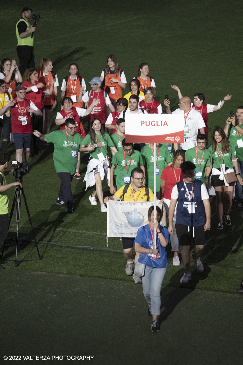 _DSF5908.jpg - 5/06/2022. Torino. Si sono aperti ufficialmente i XXXVII Giochi Nazionali Estivi Special Olympics di Torino 2022, la piÃ¹ grande manifestazione sportiva dedicata a persone con disabilitÃ  intellettive mai realizzata in Italia con 3000 atleti e 20 discipline sportive. Nella foto sfilata delle varie delegazioni di atleti