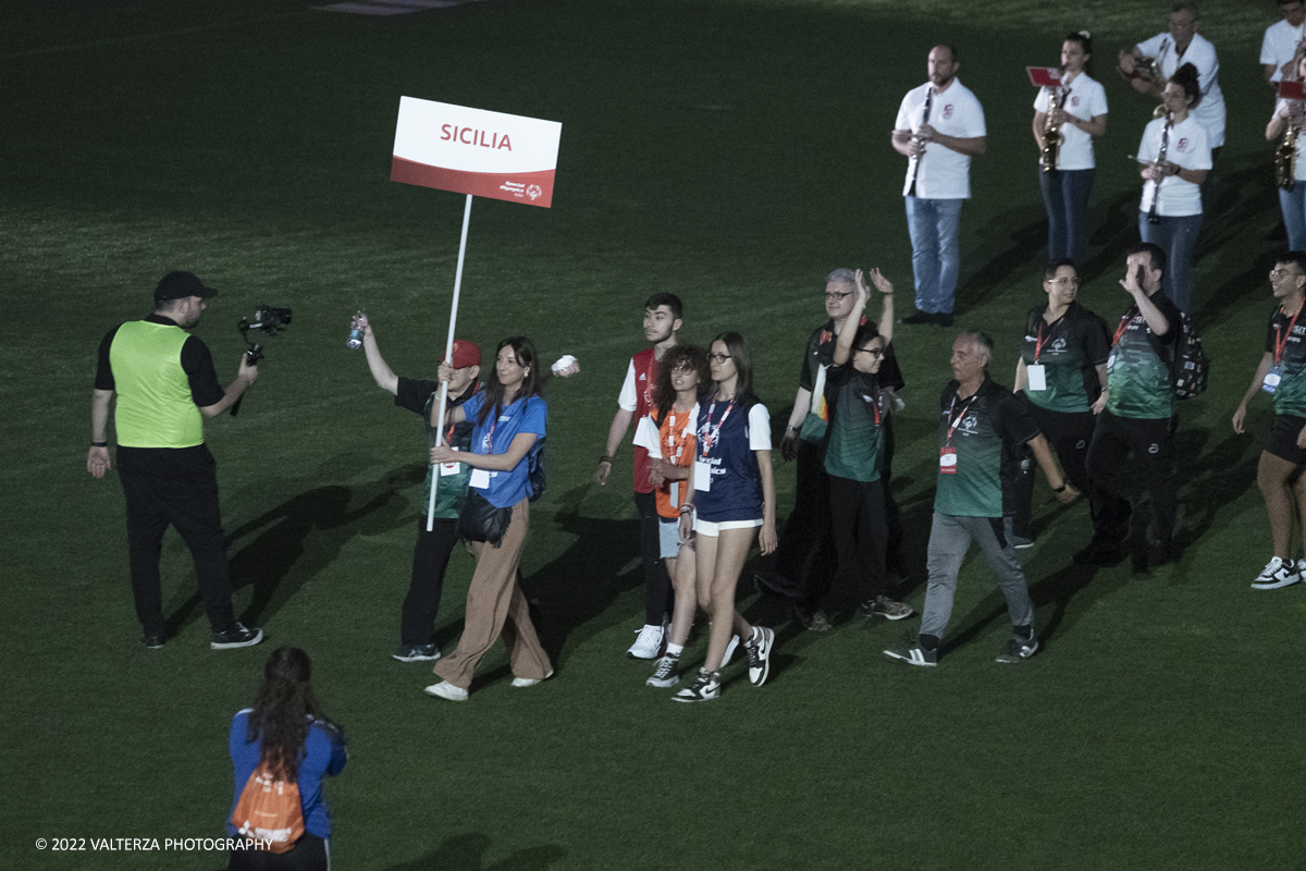 _DSF5975.jpg - 5/06/2022. Torino. Si sono aperti ufficialmente i XXXVII Giochi Nazionali Estivi Special Olympics di Torino 2022, la piÃ¹ grande manifestazione sportiva dedicata a persone con disabilitÃ  intellettive mai realizzata in Italia con 3000 atleti e 20 discipline sportive. Nella foto sfilata delle varie delegazioni di atleti