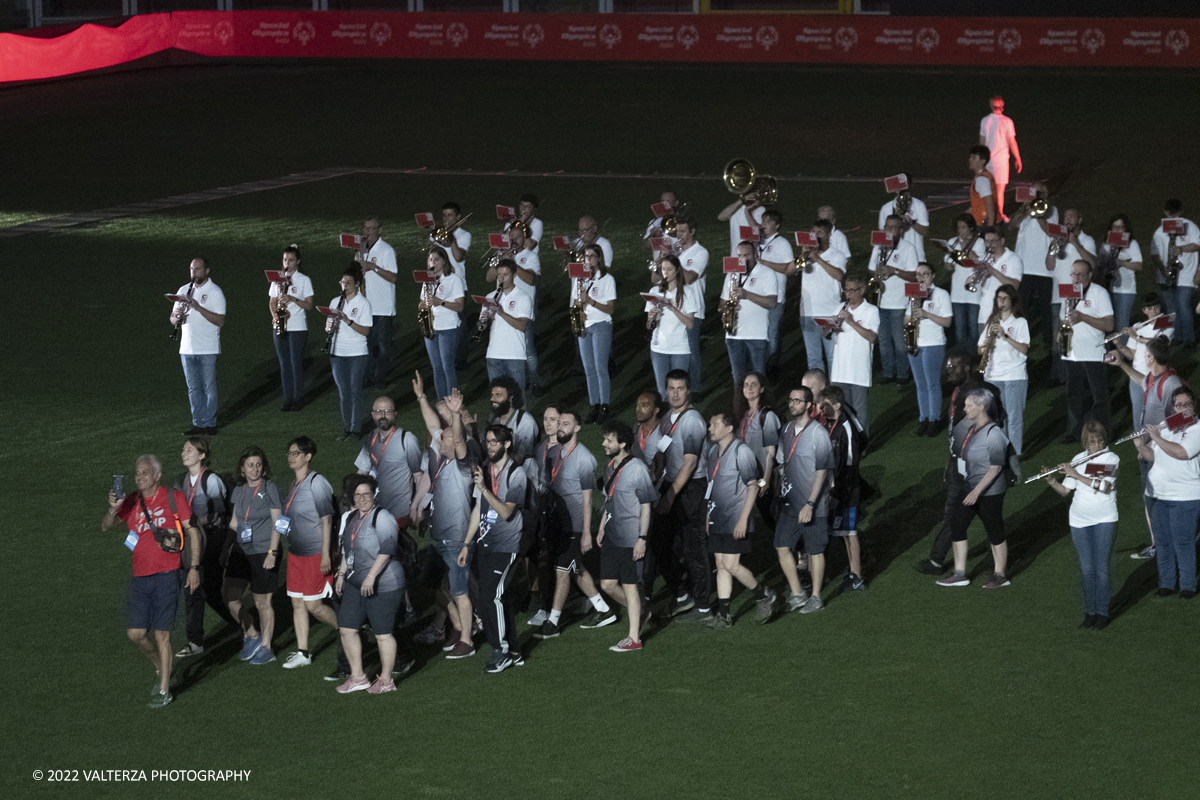 _DSF6094.jpg - 5/06/2022. Torino. Si sono aperti ufficialmente i XXXVII Giochi Nazionali Estivi Special Olympics di Torino 2022, la piÃ¹ grande manifestazione sportiva dedicata a persone con disabilitÃ  intellettive mai realizzata in Italia con 3000 atleti e 20 discipline sportive. Nella foto sfilata delle varie delegazioni di atleti