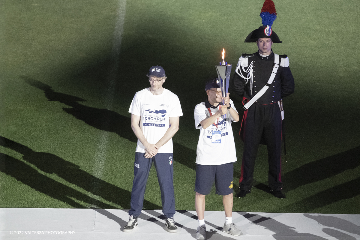 _DSF7176.jpg - 5/06/2022. Torino. Si sono aperti ufficialmente i XXXVII Giochi Nazionali Estivi Special Olympics di Torino 2022, la piÃ¹ grande manifestazione sportiva dedicata a persone con disabilitÃ  intellettive mai realizzata in Italia con 3000 atleti e 20 discipline sportive. Nella foto l'arrivo della torcia olimpica e l'accensione del tripode