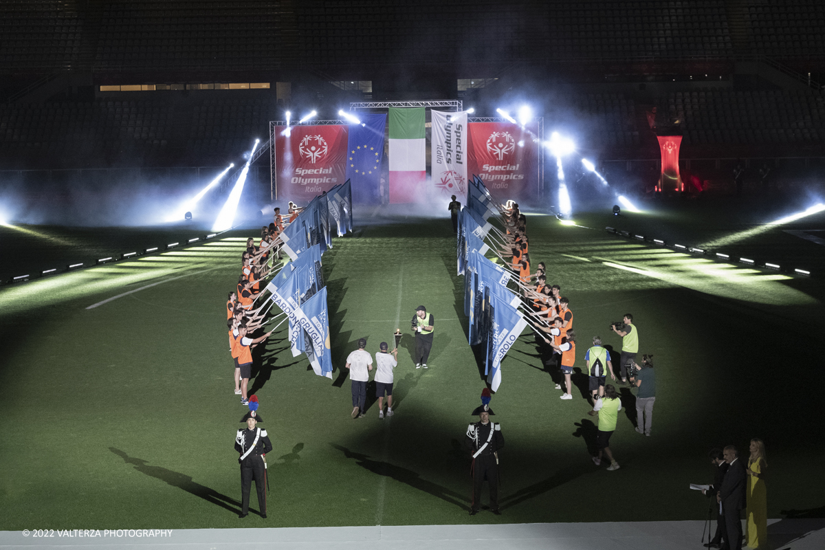_DSF7217.jpg - 5/06/2022. Torino. Si sono aperti ufficialmente i XXXVII Giochi Nazionali Estivi Special Olympics di Torino 2022, la piÃ¹ grande manifestazione sportiva dedicata a persone con disabilitÃ  intellettive mai realizzata in Italia con 3000 atleti e 20 discipline sportive. Nella foto l'arrivo della torcia olimpica e l'accensione del tripode