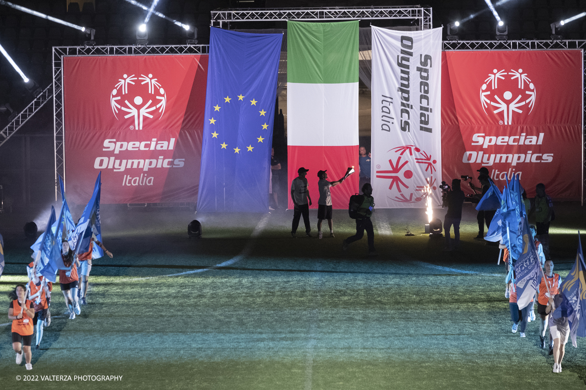 _DSF7274.jpg - 5/06/2022. Torino. Si sono aperti ufficialmente i XXXVII Giochi Nazionali Estivi Special Olympics di Torino 2022, la piÃ¹ grande manifestazione sportiva dedicata a persone con disabilitÃ  intellettive mai realizzata in Italia con 3000 atleti e 20 discipline sportive. Nella foto l'arrivo della torcia olimpica e l'accensione del tripode