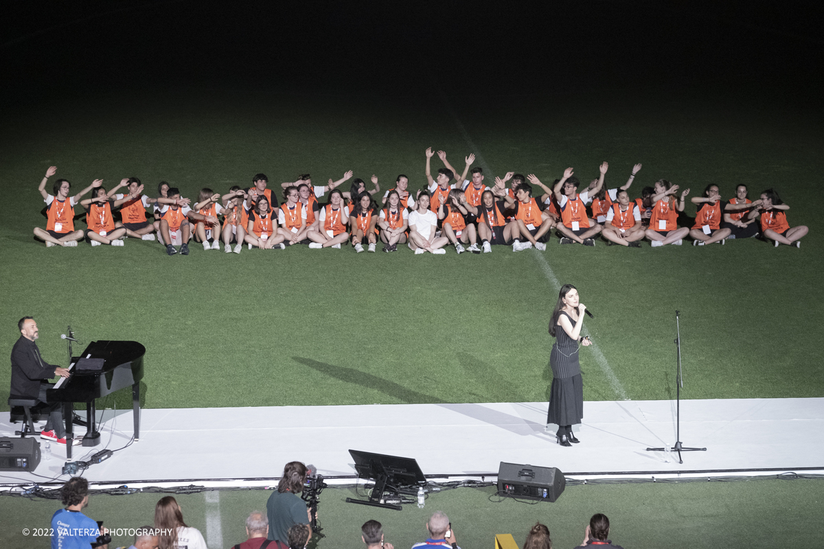 _DSF7460.jpg - 5/06/2022. Torino. Si sono aperti ufficialmente i XXXVII Giochi Nazionali Estivi Special Olympics di Torino 2022, la piÃ¹ grande manifestazione sportiva dedicata a persone con disabilitÃ  intellettive mai realizzata in Italia con 3000 atleti e 20 discipline sportive. Nella foto un'ultima esibizione di Arisa chiude la serata dell'apertura dei giochi