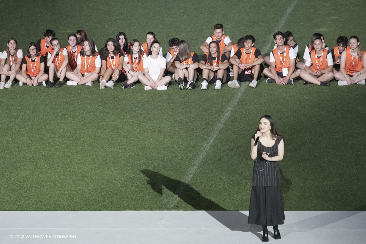 _DSF7500.jpg - 5/06/2022. Torino. Si sono aperti ufficialmente i XXXVII Giochi Nazionali Estivi Special Olympics di Torino 2022, la piÃ¹ grande manifestazione sportiva dedicata a persone con disabilitÃ  intellettive mai realizzata in Italia con 3000 atleti e 20 discipline sportive. Nella foto un'ultima esibizione di Arisa chiude la serata dell'apertura dei giochi