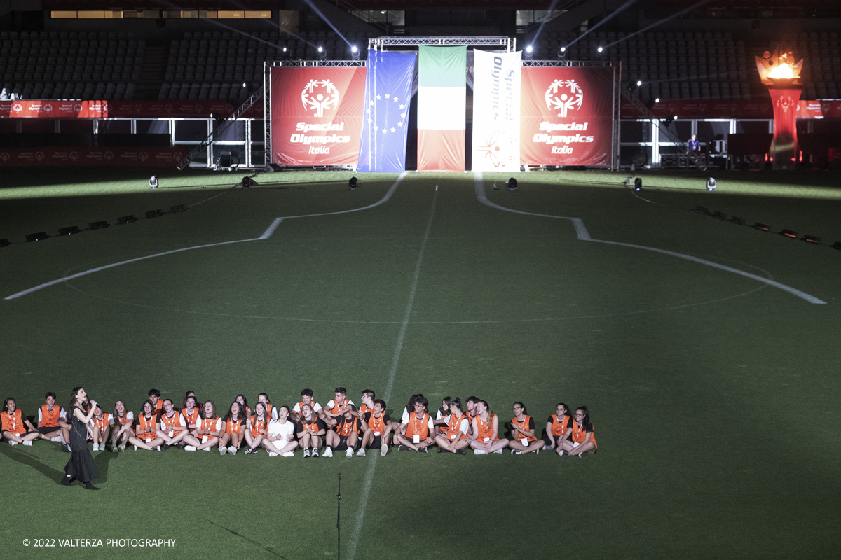 _DSF7523.jpg - 5/06/2022. Torino. Si sono aperti ufficialmente i XXXVII Giochi Nazionali Estivi Special Olympics di Torino 2022, la piÃ¹ grande manifestazione sportiva dedicata a persone con disabilitÃ  intellettive mai realizzata in Italia con 3000 atleti e 20 discipline sportive. Nella foto un'ultima esibizione di Arisa chiude la serata dell'apertura dei giochi