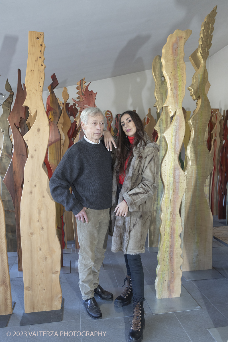 _G5A5207.jpg - Giovanni Borgarello Artist and the fellow Artist Lisena Ares payng a visit. Giovanni Borgarello Born in Cambiano - Turin Italy in 1950, he graduated from the Liceo Artistico and Accademia Albertina di Belle Arti in Turin. He lives in his museum studio via De Gasperi, 37 - 10020 Cambiano (To) among the majestic monuments and marbles of Carrara and the scent of exotic woods transformed into unique and original artistic objects .He was a student of Sandro Cherchi.