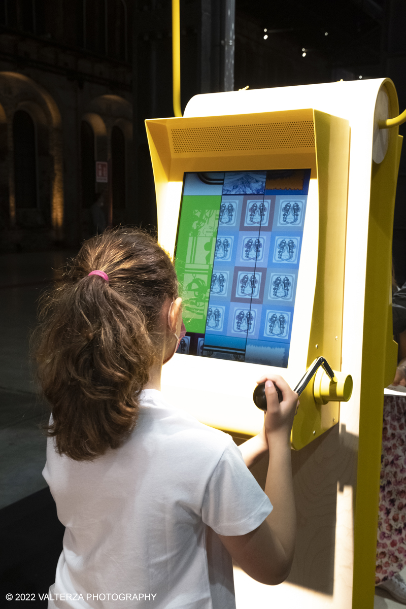 _DSF1028.jpg - 22/05/2022. Torino. Undici artigiani appartenenti a dieci mÃ©tier della maison HermÃ¨s sono arrivati alle Ogr con le loro borse degli attrezzi ed i loro materiali per mostrare i loro savoir-faire. Nella foto slot maschine giocattolo con disegni HermÃ¨s