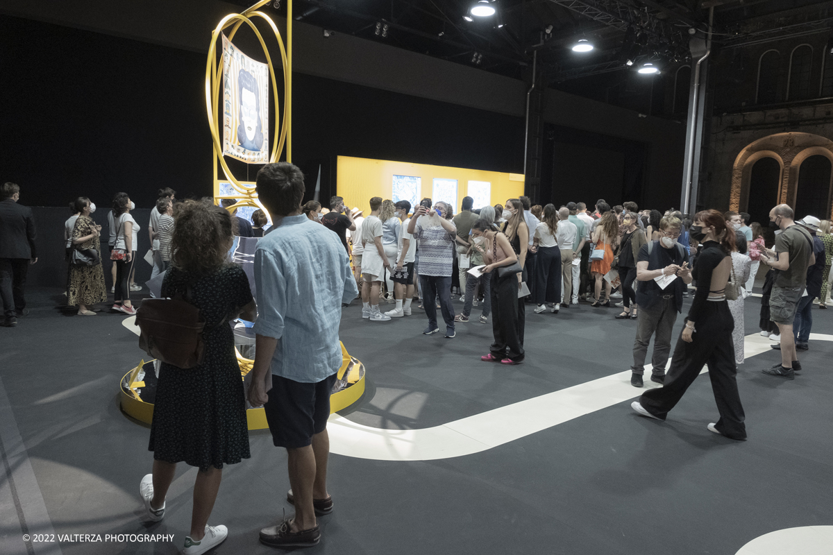 _DSF1479.jpg - 22/05/2022. Torino. Undici artigiani appartenenti a dieci mÃ©tier della maison HermÃ¨s sono arrivati alle Ogr con le loro borse degli attrezzi ed i loro materiali per mostrare i loro savoir-faire. Nella foto lo sviluppo della mostra alle Ogr di Torino
