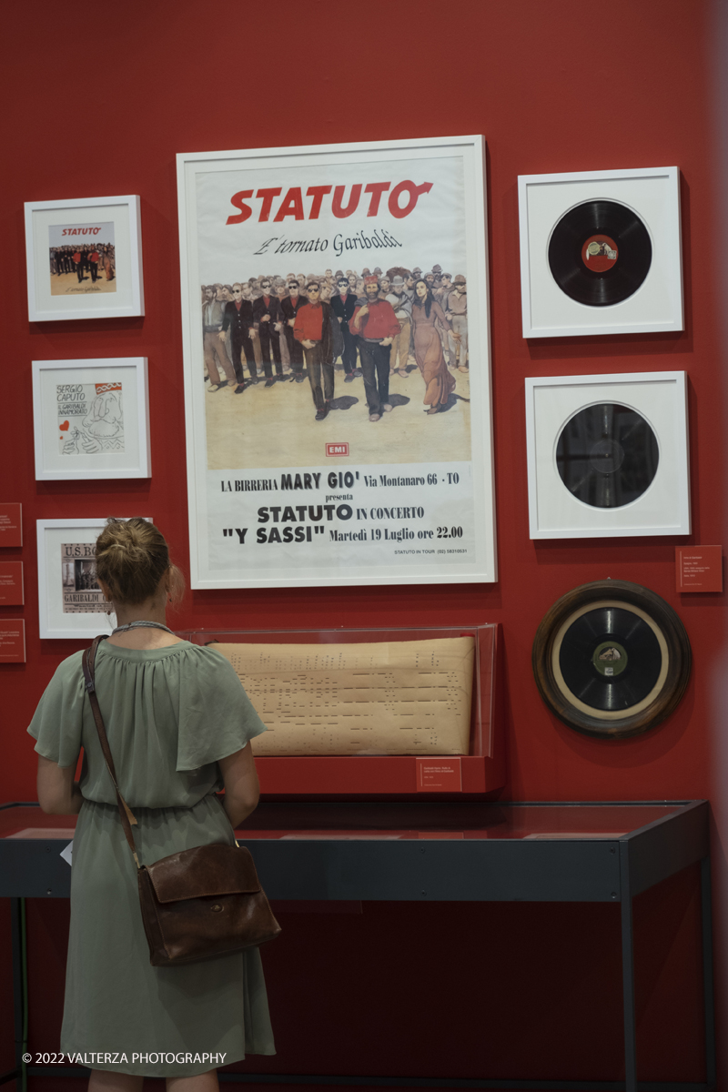 DSCF0106.jpg - 14/07/2022. Torino. La mostra, Ã¨ dedicata alla narrazione e al mito che si Ã¨ sviluppato intorno allâ€™Eroe dei due mondi: una figura iconica nata a metÃ  dellâ€™Ottocento e la cui onda lunga si propaga sino ai giorni nostri. Nella foto in visita alla mostra