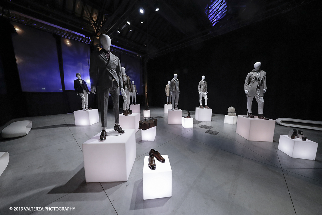 _G3I6089.jpg - 22/05/2019. Torino, OGR.  Â«Hoas - History of a styleÂ», Ã¨ una kermesse incentrata su abiti, arte e manifatture, celebrati in modo inedito, svelando che cosa câ€™Ã¨ dietro le quinte di una griffe, di unâ€™atelier, di una lavorazione sperimentale. Nella foto a room sartoriale,  Ã¨ una sala dove poter Â«toccare con manoÂ» le migliori creazioni degli stilisti.