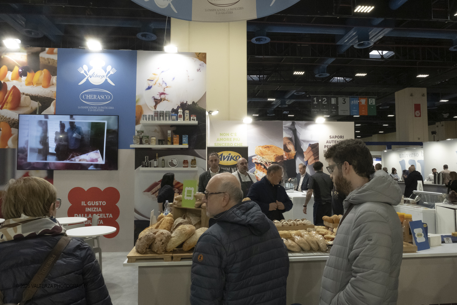 DSCF3297.jpg - 15/03/2026. Torino. Nel Padiglione 3 del Lingotto Fiere di Torino si svolge la terza edizione di Horeca Expoforum. Con oltre 300 brand italiani e internazionali presenti e circa 100 eventi in tre giorni, Horeca Expoforum si conferma piattaforma di riferimento per ristorazione, hotellerie e food service, punto di incontro fra innovazione, formazione e networking. Al centro dellâ€™inaugurazione il tema dello spreco alimentare. Nella foto in visita alla fiera