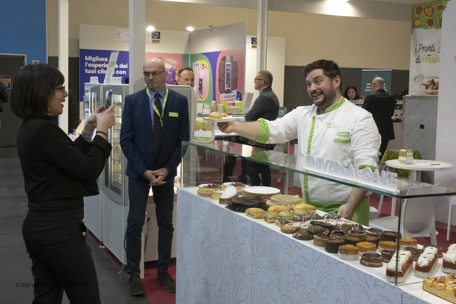 DSCF3317.jpg - 15/03/2026. Torino. Nel Padiglione 3 del Lingotto Fiere di Torino si svolge la terza edizione di Horeca Expoforum. Con oltre 300 brand italiani e internazionali presenti e circa 100 eventi in tre giorni, Horeca Expoforum si conferma piattaforma di riferimento per ristorazione, hotellerie e food service, punto di incontro fra innovazione, formazione e networking. Al centro dellâ€™inaugurazione il tema dello spreco alimentare. Nella foto in visita alla fiera