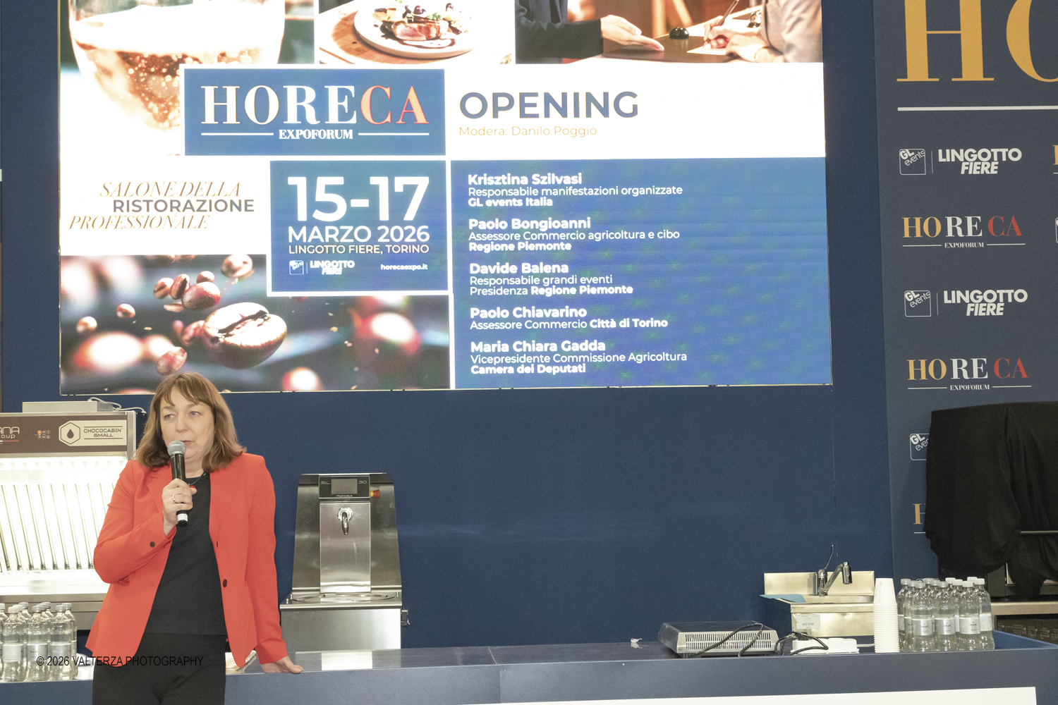 DSCF3347.jpg - 15/03/2026. Torino. Nel Padiglione 3 del Lingotto Fiere di Torino si svolge la terza edizione di Horeca Expoforum. Con oltre 300 brand italiani e internazionali presenti e circa 100 eventi in tre giorni, Horeca Expoforum si conferma piattaforma di riferimento per ristorazione, hotellerie e food service, punto di incontro fra innovazione, formazione e networking. Al centro dellâ€™inaugurazione il tema dello spreco alimentare. Nella foto Krisztina Szilvasi di GL events Italia apre la cerimonia di presentazione