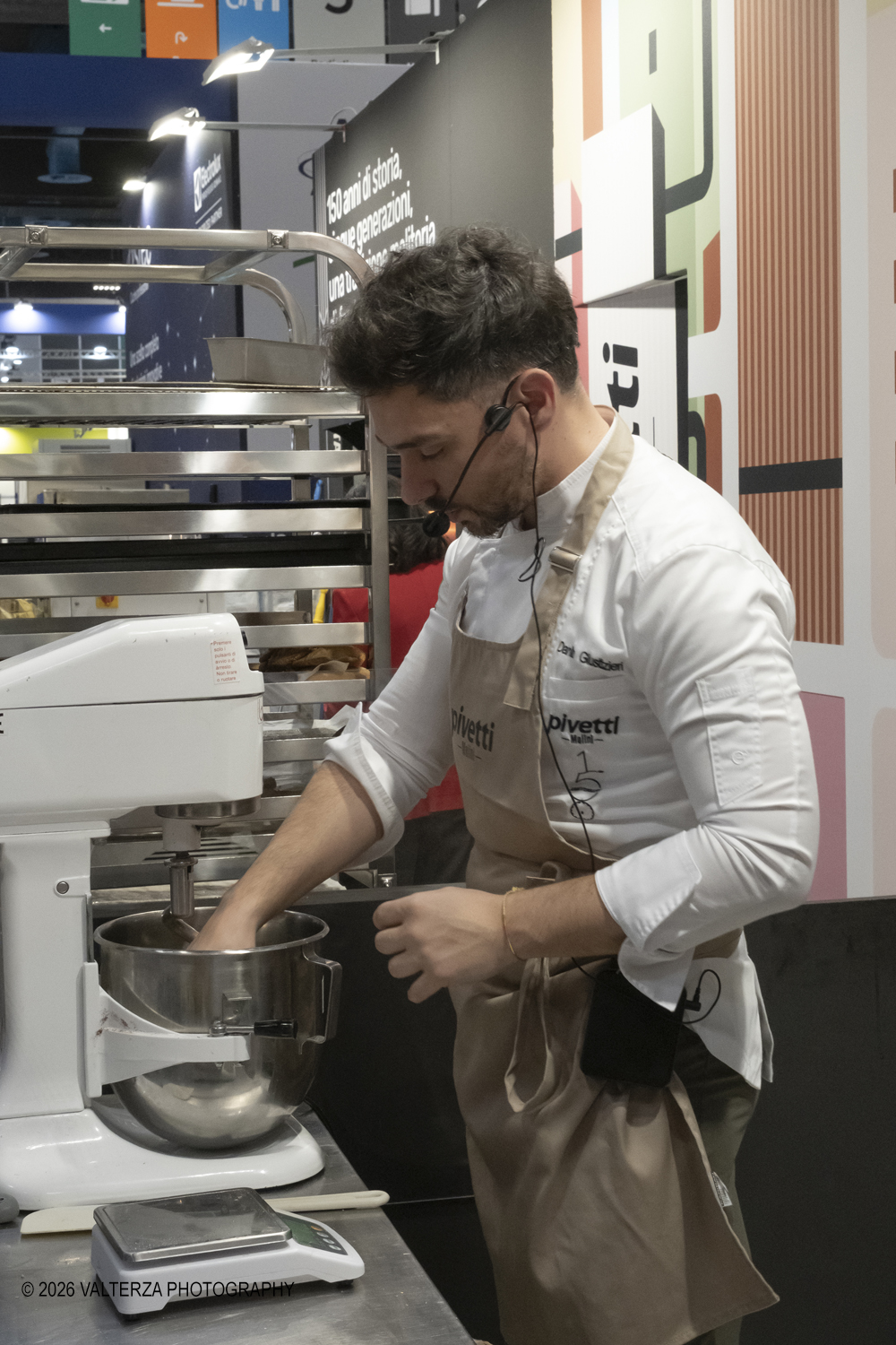 DSCF3408.jpg - 15/03/2026. Torino. Nel Padiglione 3 del Lingotto Fiere di Torino si svolge la terza edizione di Horeca Expoforum. Con oltre 300 brand italiani e internazionali presenti e circa 100 eventi in tre giorni, Horeca Expoforum si conferma piattaforma di riferimento per ristorazione, hotellerie e food service, punto di incontro fra innovazione, formazione e networking. Al centro dellâ€™inaugurazione il tema dello spreco alimentare. Nella foto showcooking ed assaggi allo stand Molini Pivetti con i pasticceri Danilo Giustizieri e e Masssimo Varbella