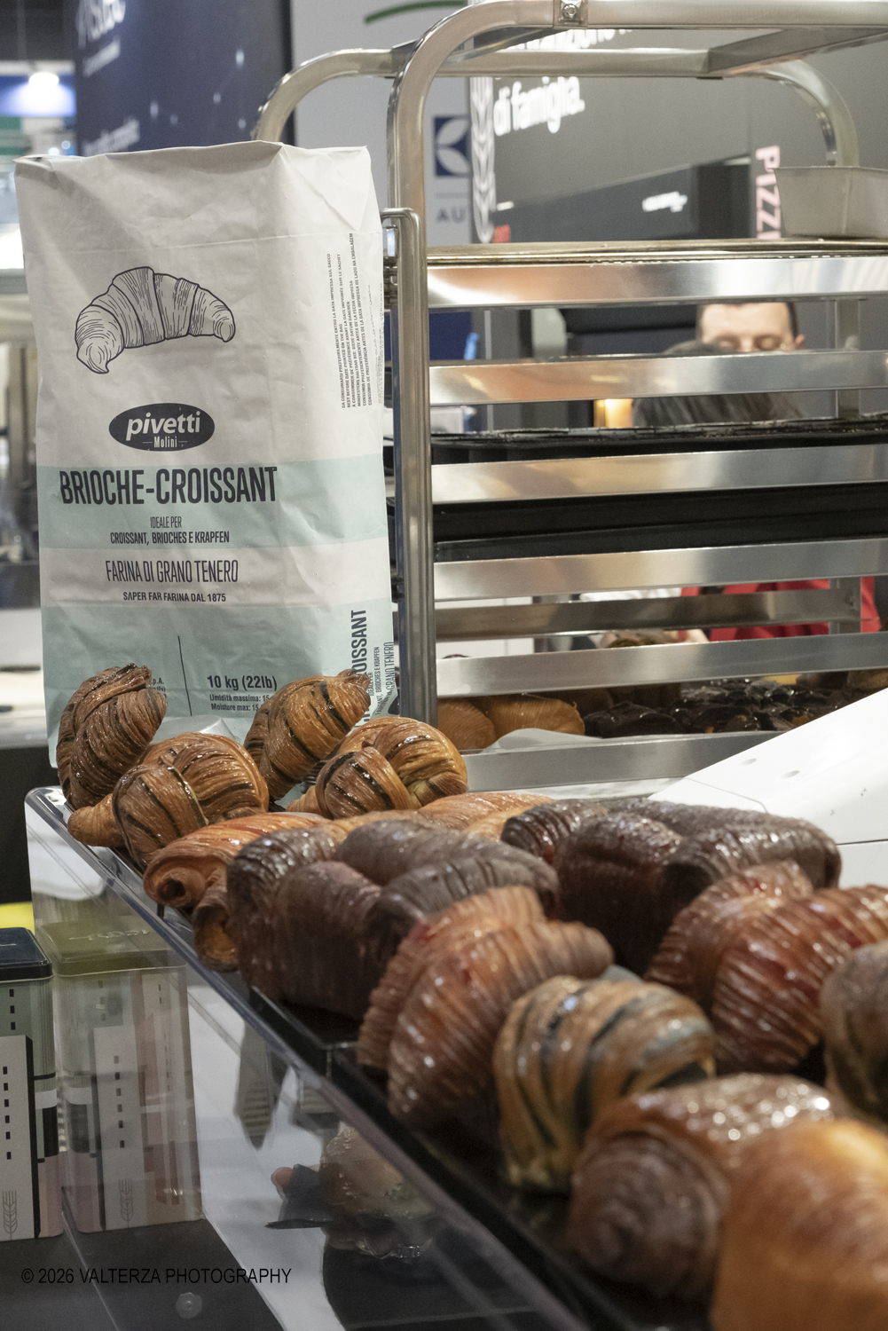 DSCF3451.jpg - 15/03/2026. Torino. Nel Padiglione 3 del Lingotto Fiere di Torino si svolge la terza edizione di Horeca Expoforum. Con oltre 300 brand italiani e internazionali presenti e circa 100 eventi in tre giorni, Horeca Expoforum si conferma piattaforma di riferimento per ristorazione, hotellerie e food service, punto di incontro fra innovazione, formazione e networking. Al centro dellâ€™inaugurazione il tema dello spreco alimentare. Nella foto showcooking ed assaggi allo stand Molini Pivetti con i pasticceri Danilo Giustizieri e e Masssimo Varbella