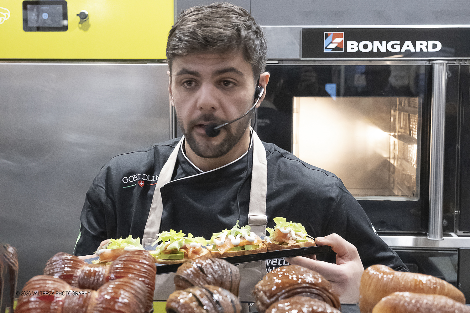 DSCF3454.jpg - 15/03/2026. Torino. Nel Padiglione 3 del Lingotto Fiere di Torino si svolge la terza edizione di Horeca Expoforum. Con oltre 300 brand italiani e internazionali presenti e circa 100 eventi in tre giorni, Horeca Expoforum si conferma piattaforma di riferimento per ristorazione, hotellerie e food service, punto di incontro fra innovazione, formazione e networking. Al centro dellâ€™inaugurazione il tema dello spreco alimentare. Nella foto showcooking ed assaggi allo stand Molini Pivetti con i pasticceri Danilo Giustizieri e e Masssimo Varbella