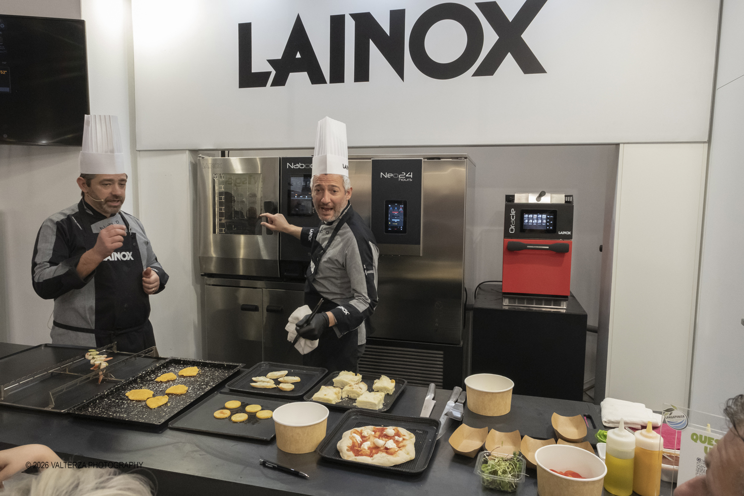 DSCF3637.jpg - 15/03/2026. Torino. Nel Padiglione 3 del Lingotto Fiere di Torino si svolge la terza edizione di Horeca Expoforum. Con oltre 300 brand italiani e internazionali presenti e circa 100 eventi in tre giorni, Horeca Expoforum si conferma piattaforma di riferimento per ristorazione, hotellerie e food service, punto di incontro fra innovazione, formazione e networking. Al centro dellâ€™inaugurazione il tema dello spreco alimentare. Nella foto stand della Lainox profuttore di forni professionali