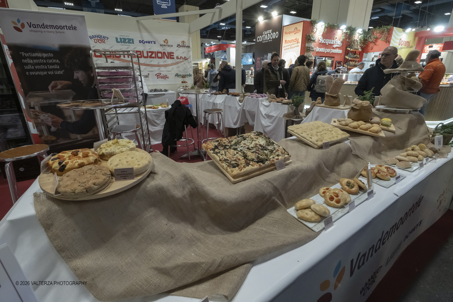 _DSF6130.jpg - 15/03/2026. Torino. Nel Padiglione 3 del Lingotto Fiere di Torino si svolge la terza edizione di Horeca Expoforum. Con oltre 300 brand italiani e internazionali presenti e circa 100 eventi in tre giorni, Horeca Expoforum si conferma piattaforma di riferimento per ristorazione, hotellerie e food service, punto di incontro fra innovazione, formazione e networking. Al centro dellâ€™inaugurazione il tema dello spreco alimentare. Nella foto lo stand di Duttodistribuzione