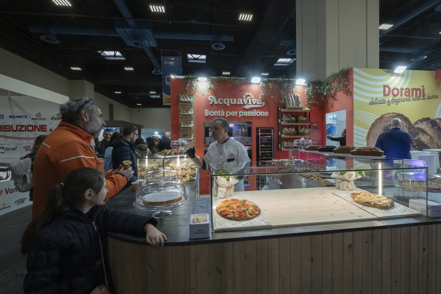 _DSF6139.jpg - 15/03/2026. Torino. Nel Padiglione 3 del Lingotto Fiere di Torino si svolge la terza edizione di Horeca Expoforum. Con oltre 300 brand italiani e internazionali presenti e circa 100 eventi in tre giorni, Horeca Expoforum si conferma piattaforma di riferimento per ristorazione, hotellerie e food service, punto di incontro fra innovazione, formazione e networking. Al centro dellâ€™inaugurazione il tema dello spreco alimentare. Nella foto in visita alla fiera