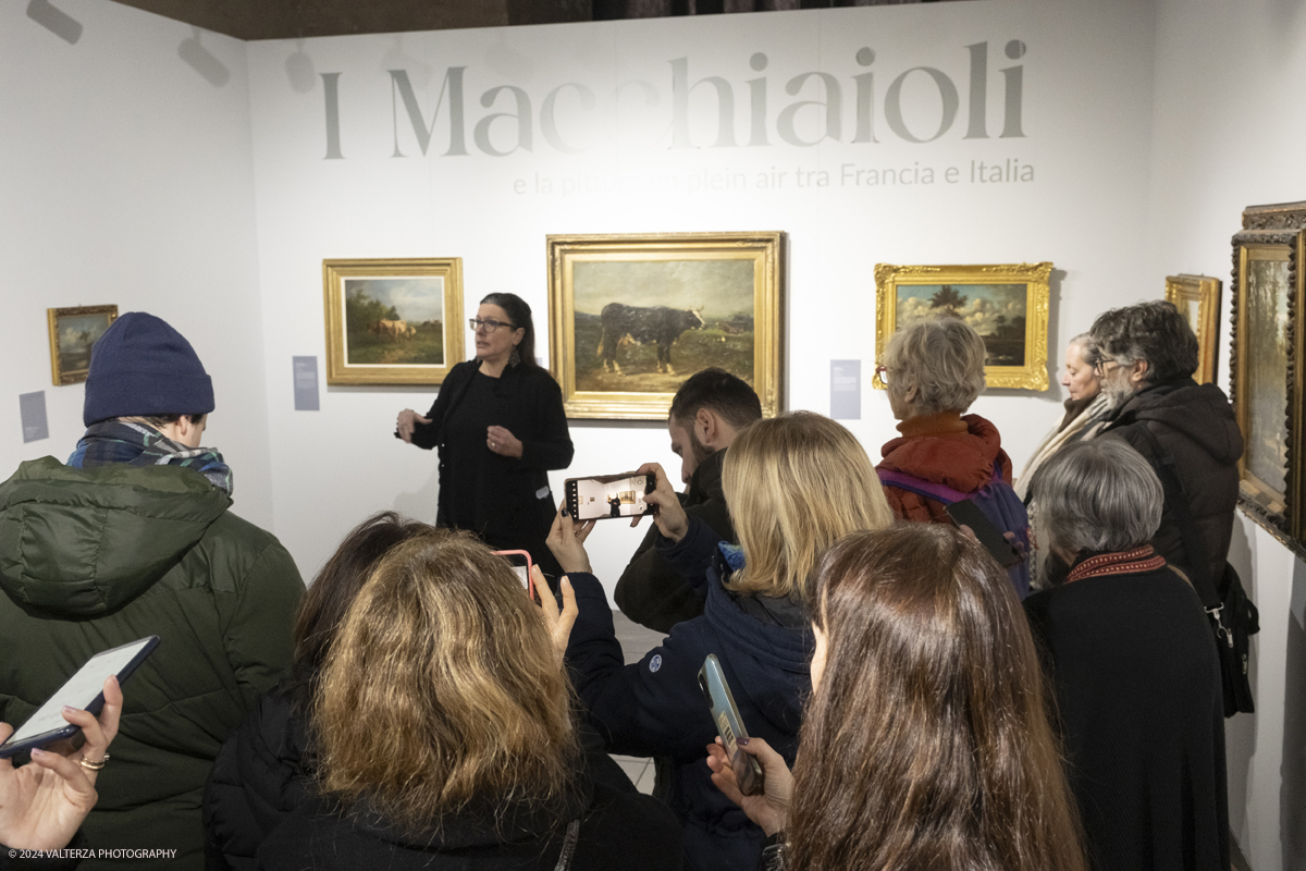 _DSF4369.jpg - 02/02/2024. Torino. I Macchiaioli e la pittura en plein air tra Francia e Italia, al Mastio della Cittadella fino al 1Â° aprile 2024 la mostra con 90 dipinti di 30 artisti. Nella foto visita guidata alla mostra della curatrice Simona Bartolena