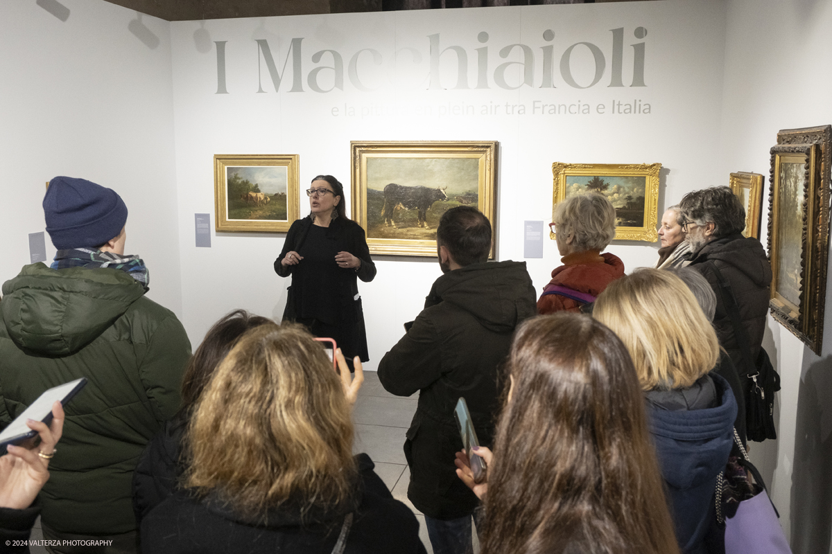 _DSF4374.jpg - 02/02/2024. Torino. I Macchiaioli e la pittura en plein air tra Francia e Italia, al Mastio della Cittadella fino al 1Â° aprile 2024 la mostra con 90 dipinti di 30 artisti. Nella foto visita guidata alla mostra della curatrice Simona Bartolena