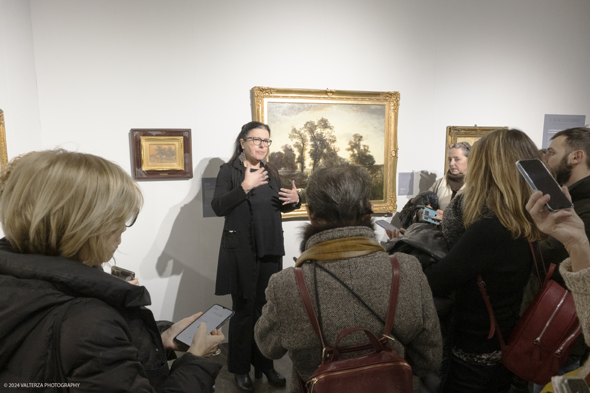 _DSF4434.jpg - 02/02/2024. Torino. I Macchiaioli e la pittura en plein air tra Francia e Italia, al Mastio della Cittadella fino al 1Â° aprile 2024 la mostra con 90 dipinti di 30 artisti. Nella foto visita guidata alla mostra della curatrice Simona Bartolena