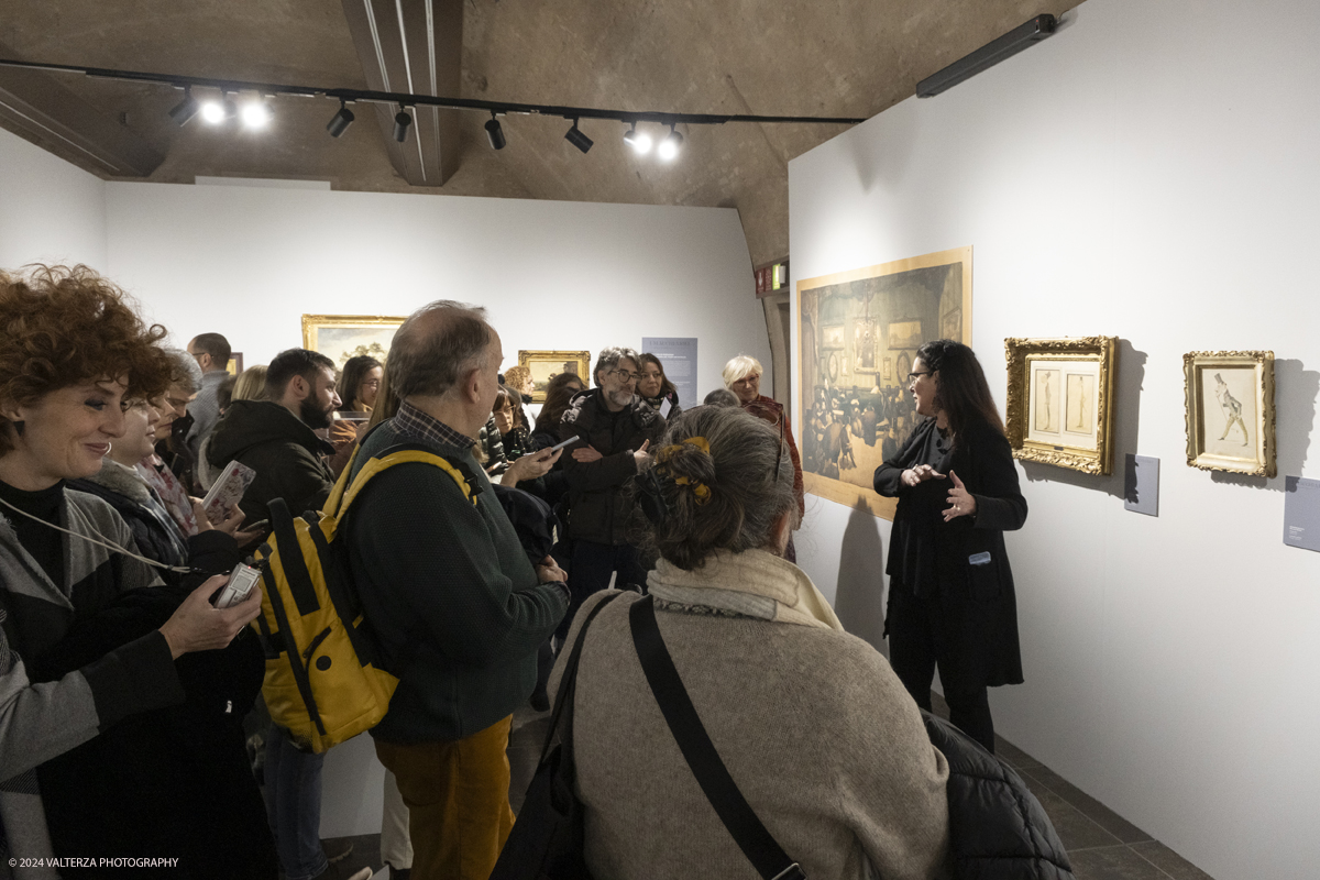 _DSF4490.jpg - 02/02/2024. Torino. I Macchiaioli e la pittura en plein air tra Francia e Italia, al Mastio della Cittadella fino al 1Â° aprile 2024 la mostra con 90 dipinti di 30 artisti. Nella foto visita guidata alla mostra della curatrice Simona Bartolena