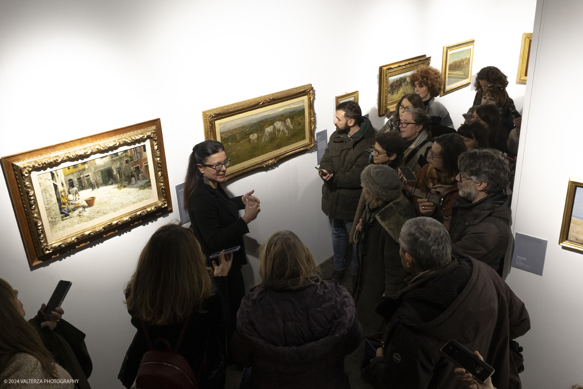 _DSF4793.jpg - 02/02/2024. Torino. I Macchiaioli e la pittura en plein air tra Francia e Italia, al Mastio della Cittadella fino al 1Â° aprile 2024 la mostra con 90 dipinti di 30 artisti. Nella foto visita guidata alla mostra della curatrice Simona Bartolena