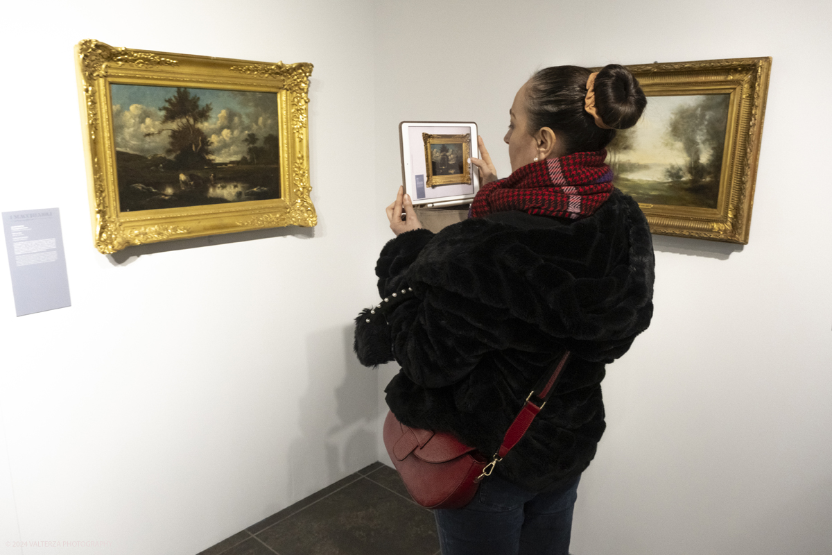 _DSF5018.jpg - 02/02/2024. Torino. I Macchiaioli e la pittura en plein air tra Francia e Italia, al Mastio della Cittadella fino al 1Â° aprile 2024 la mostra con 90 dipinti di 30 artisti. Nella foto in visita alla mostra