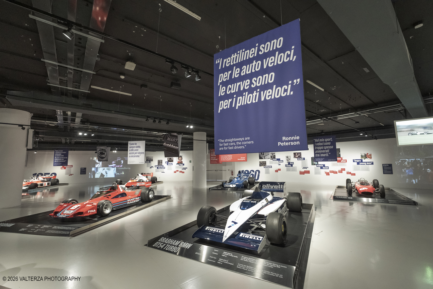 _DSF4315.jpg - 17/06/2026. Torino. La mostra "I Nemici del Drake. Enzo Ferrari e le scuderie inglesi" Ã¨ l'esposizione temporanea in corso al MAUTO . La mostra racconta la leggendaria rivalitÃ  tra Enzo Ferrari (soprannominato il "Drake") e i costruttori britannici. I team inglesi venivano ironicamente definiti da Ferrari come "garagisti"