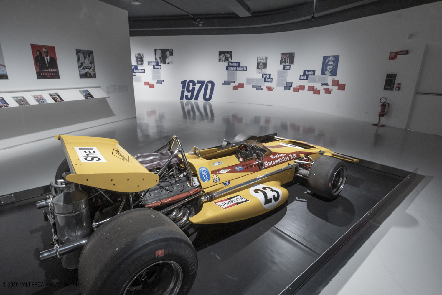 _DSF7282.jpg - 17/06/2026. Torino. La mostra "I Nemici del Drake. Enzo Ferrari e le scuderie inglesi" Ã¨ l'esposizione temporanea in corso al MAUTO . La mostra racconta la leggendaria rivalitÃ  tra Enzo Ferrari (soprannominato il "Drake") e i costruttori britannici. I team inglesi venivano ironicamente definiti da Ferrari come "garagisti"