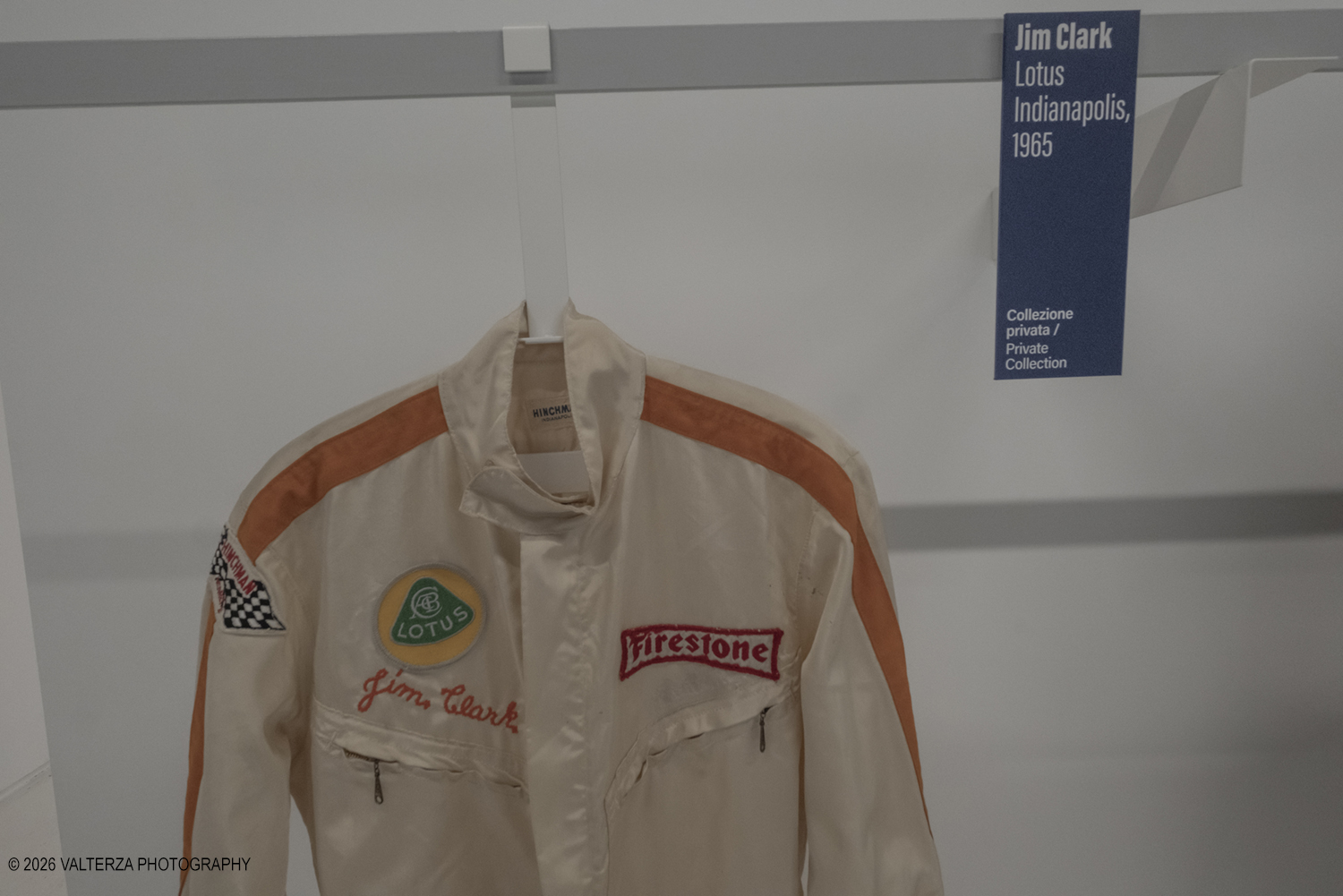 _DSF7311.jpg - 17/06/2026. Torino. La mostra "I Nemici del Drake. Enzo Ferrari e le scuderie inglesi" Ã¨ l'esposizione temporanea in corso al MAUTO . La mostra racconta la leggendaria rivalitÃ  tra Enzo Ferrari (soprannominato il "Drake") e i costruttori britannici. I team inglesi venivano ironicamente definiti da Ferrari come "garagisti" Tute di Piloti del tempo