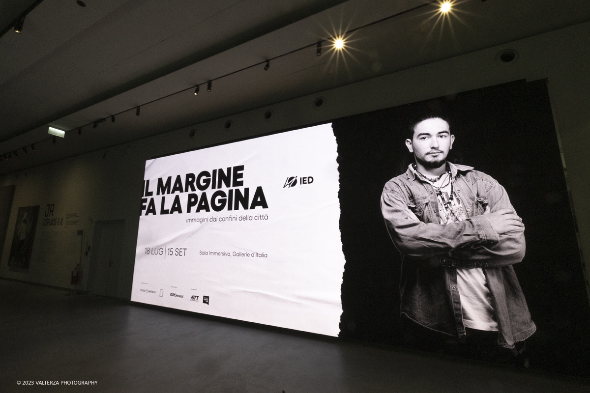 _DSF6953.jpg - 11/07/2023.Torino. Sedici ricerche fotografiche sulla cittÃ  di Torino per raccontare ne storie, vite e peculiaritÃ  oltre gli stereotipi.Nella foto l'area di ingresso alla galleria con la mostra