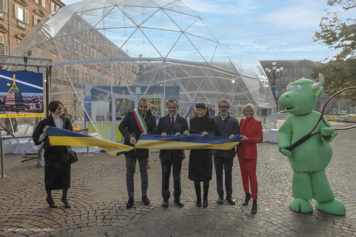 _DSF5158.jpg - 10/11/2023. Torino. Con il taglio del nastro alla presenza delle autoritÃ , oggi in piazza Castello sono stati ufficialmente inaugurati gli spazi di Casa Tennis, Casa Gusto e Casa Media. Nella foto il taglio del nastro con il Sindaco Lo Russo all'inaugurazione di Casa Tennis