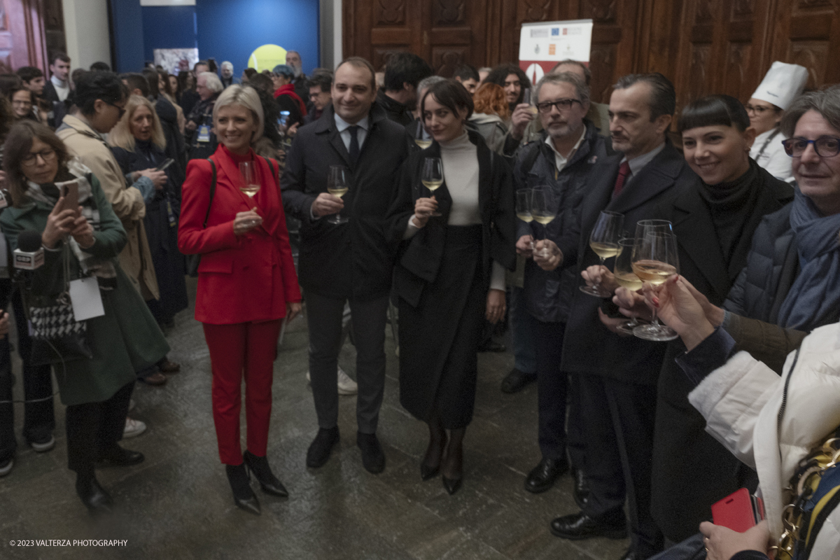 _DSF5430.jpg - 10/11/2023. Torino. Con il taglio del nastro alla presenza delle autoritÃ , oggi in piazza Castello sono stati ufficialmente inaugurati gli spazi di Casa Tennis, Casa Gusto e Casa Media. Nella foto brindisi inaugurale di Casa Gusto con il sindaco Stefano Lo Russo
