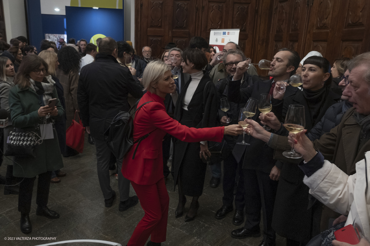 _DSF5434.jpg - 10/11/2023. Torino. Con il taglio del nastro alla presenza delle autoritÃ , oggi in piazza Castello sono stati ufficialmente inaugurati gli spazi di Casa Tennis, Casa Gusto e Casa Media. Nella foto brindisi inaugurale di Casa Gusto