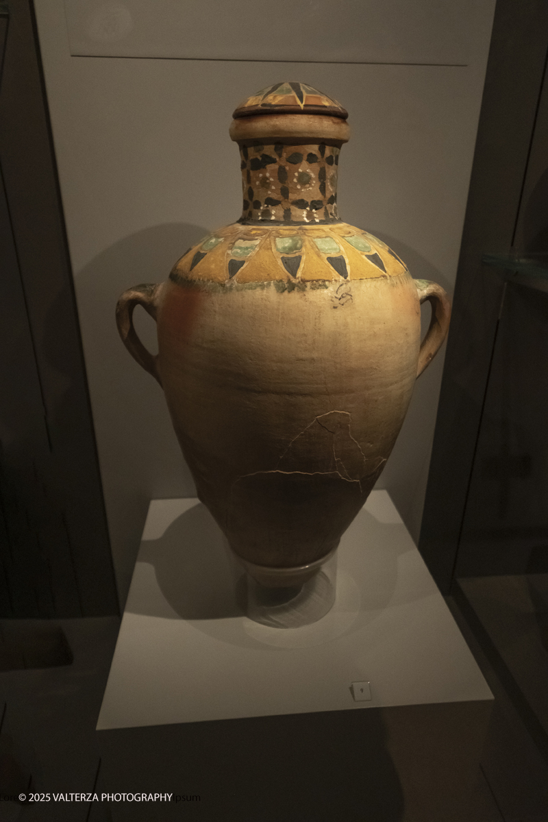 _DSF2907.jpg - 04/12/2025. Torino. Il riallestimento della Sala 7 del Museo Egizio di Torino, dedicata al corredo funerario di Kha e Merit, Ã¨ stato inaugurato il 4 dicembre 2025. I lavori di aggiornamento erano iniziati il 7 ottobre 2025. Nella foto "una dispensa per l'aldilÃ " Anfore di stoccaggio