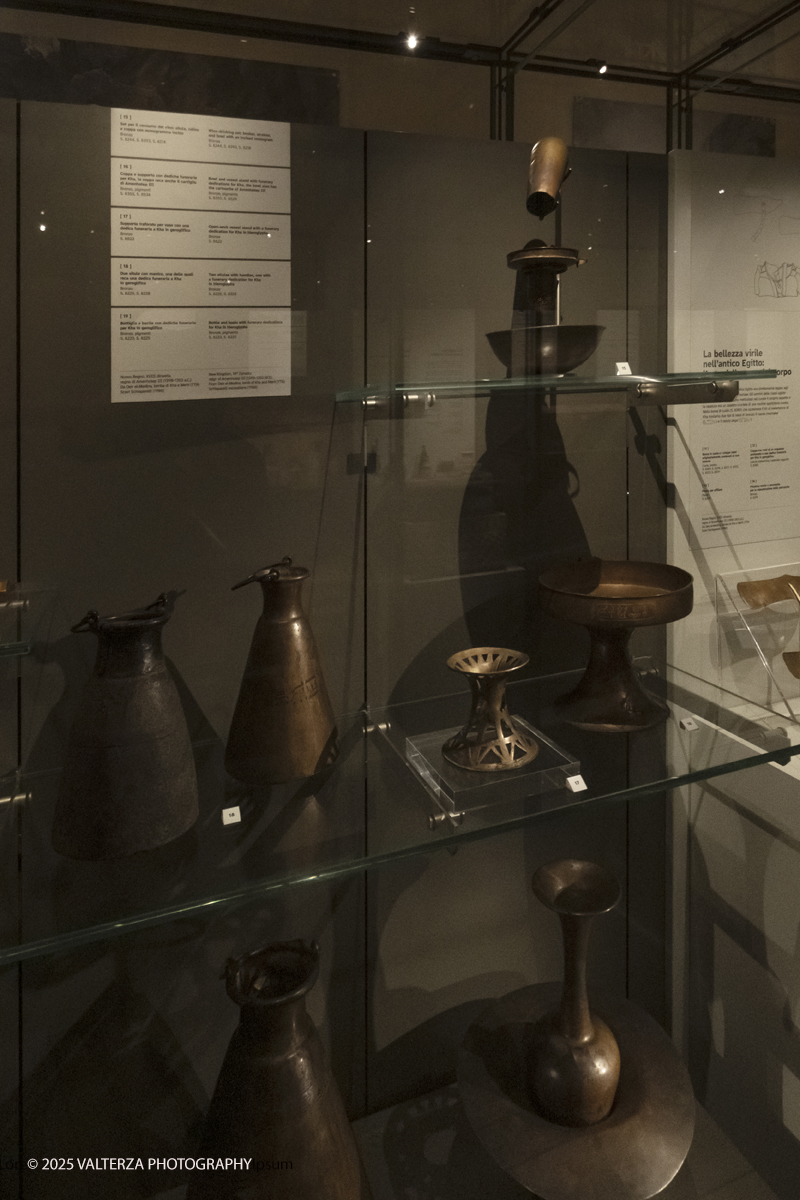 _DSF2926.jpg - 04/12/2025. Torino. Il riallestimento della Sala 7 del Museo Egizio di Torino, dedicata al corredo funerario di Kha e Merit, Ã¨ stato inaugurato il 4 dicembre 2025. I lavori di aggiornamento erano iniziati il 7 ottobre 2025. Nella foto oggetti personali di Kha