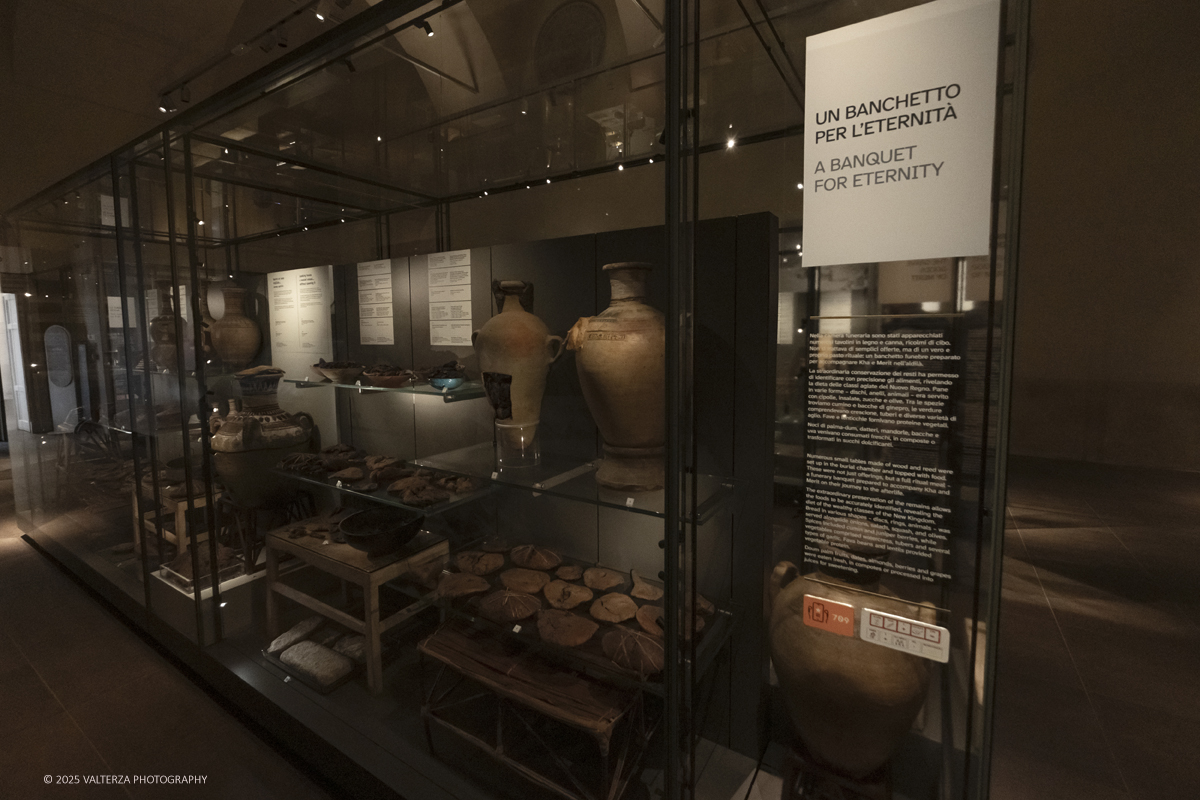 _DSF2934.jpg - 04/12/2025. Torino. Il riallestimento della Sala 7 del Museo Egizio di Torino, dedicata al corredo funerario di Kha e Merit, Ã¨ stato inaugurato il 4 dicembre 2025. I lavori di aggiornamento erano iniziati il 7 ottobre 2025. Nella foto  teca nominata "Un banchetto per l'eternitÃ "