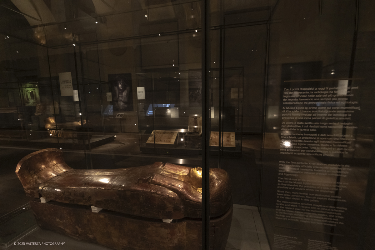 _DSF3003.jpg - 04/12/2025. Torino. Il riallestimento della Sala 7 del Museo Egizio di Torino, dedicata al corredo funerario di Kha e Merit, Ã¨ stato inaugurato il 4 dicembre 2025. I lavori di aggiornamento erano iniziati il 7 ottobre 2025. Nella foto il sarcofago interno di Kha