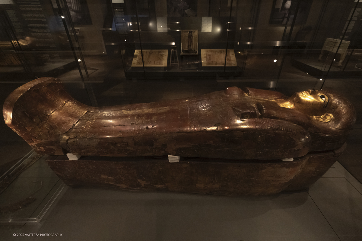 _DSF3005.jpg - 04/12/2025. Torino. Il riallestimento della Sala 7 del Museo Egizio di Torino, dedicata al corredo funerario di Kha e Merit, Ã¨ stato inaugurato il 4 dicembre 2025. I lavori di aggiornamento erano iniziati il 7 ottobre 2025. Nella foto il sarcofago interno di Kha