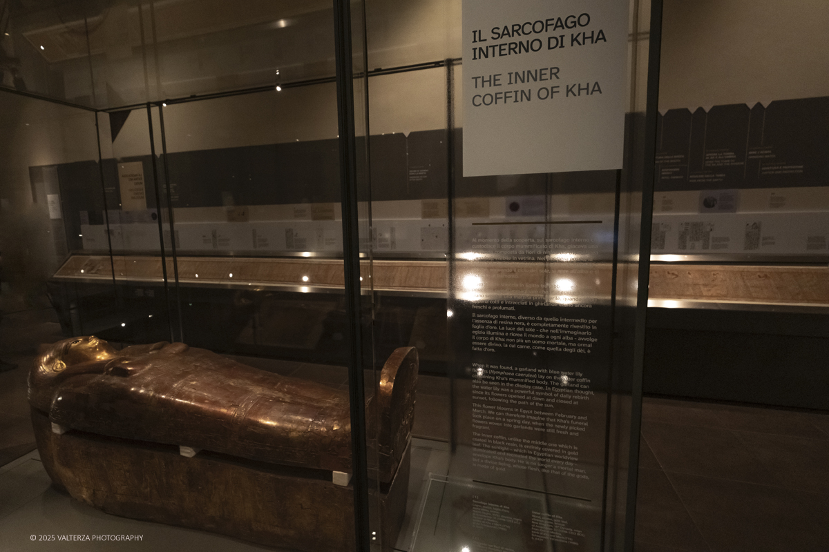_DSF3008.jpg - 04/12/2025. Torino. Il riallestimento della Sala 7 del Museo Egizio di Torino, dedicata al corredo funerario di Kha e Merit, Ã¨ stato inaugurato il 4 dicembre 2025. I lavori di aggiornamento erano iniziati il 7 ottobre 2025. Nella foto il sarcofago interno di Kha