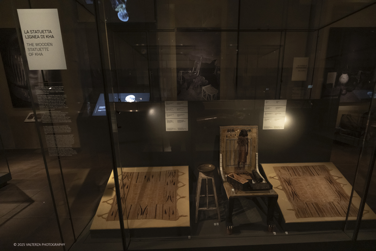 _DSF3019.jpg - 04/12/2025. Torino. Il riallestimento della Sala 7 del Museo Egizio di Torino, dedicata al corredo funerario di Kha e Merit, Ã¨ stato inaugurato il 4 dicembre 2025. I lavori di aggiornamento erano iniziati il 7 ottobre 2025. Nella foto la statuetta lignea di Kha