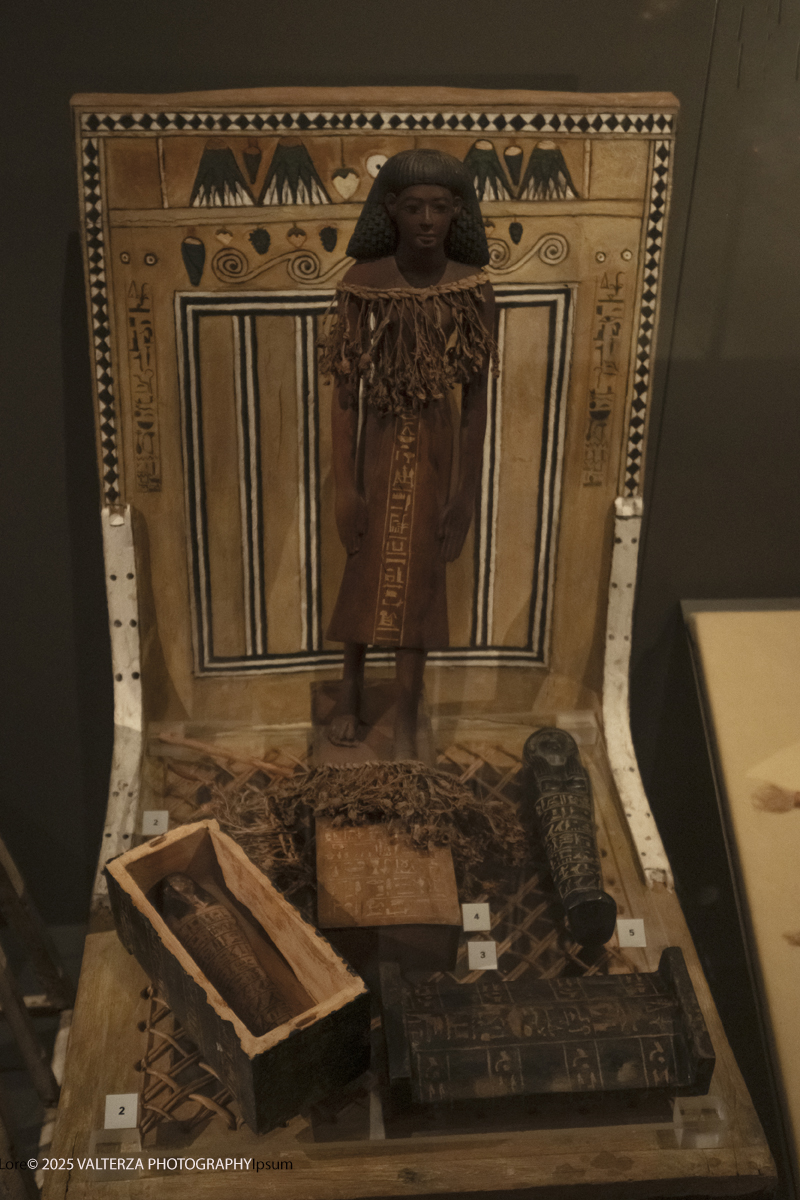 _DSF3024.jpg - 04/12/2025. Torino. Il riallestimento della Sala 7 del Museo Egizio di Torino, dedicata al corredo funerario di Kha e Merit, Ã¨ stato inaugurato il 4 dicembre 2025. I lavori di aggiornamento erano iniziati il 7 ottobre 2025. Nella foto la statuetta lignea di Kha