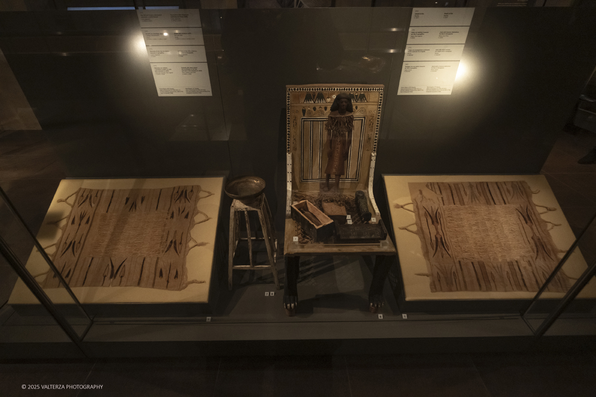 _DSF3027.jpg - 04/12/2025. Torino. Il riallestimento della Sala 7 del Museo Egizio di Torino, dedicata al corredo funerario di Kha e Merit, Ã¨ stato inaugurato il 4 dicembre 2025. I lavori di aggiornamento erano iniziati il 7 ottobre 2025. Nella foto la statuetta lignea di Kha